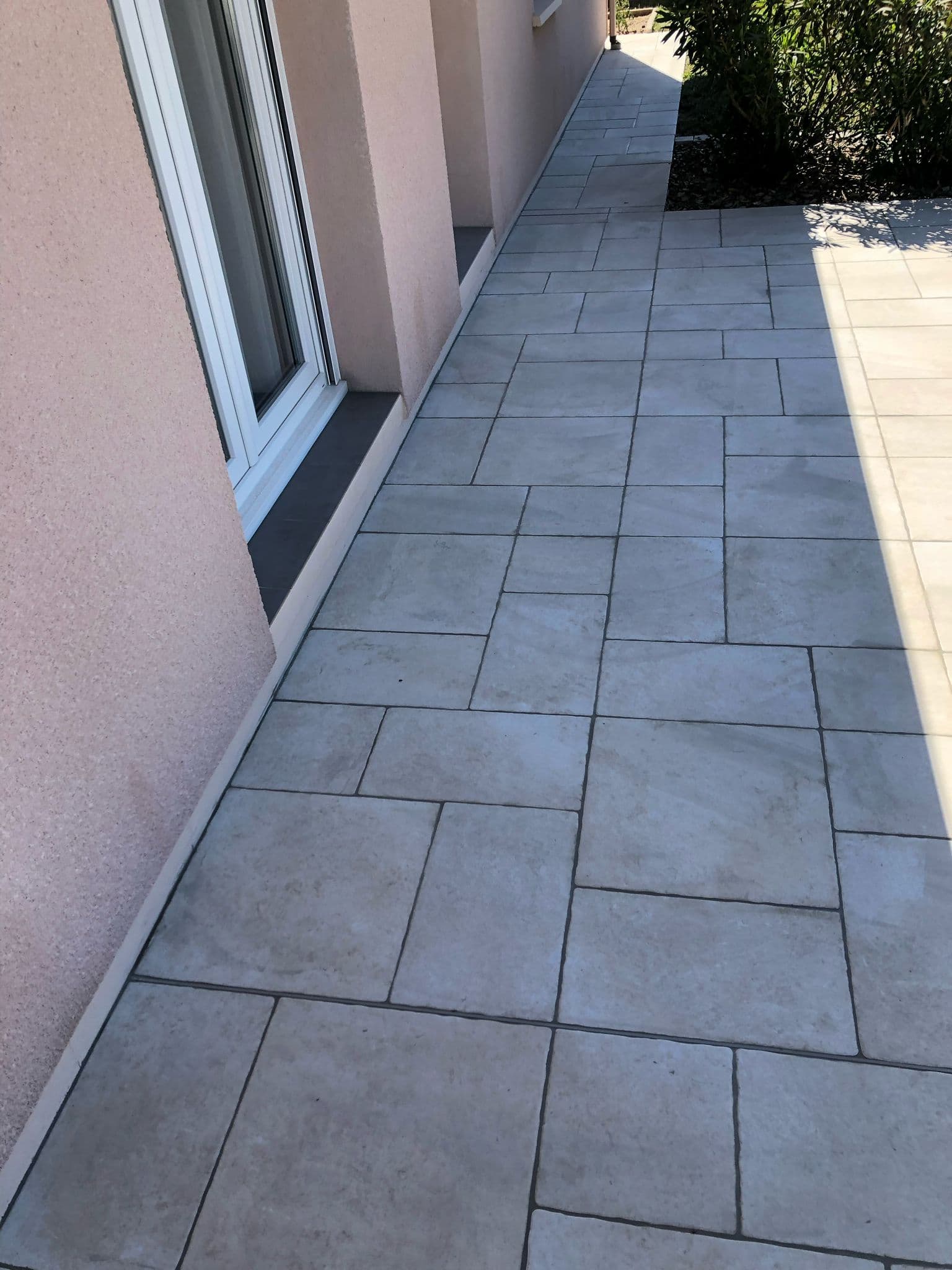 Allée en dallage pierre terminée